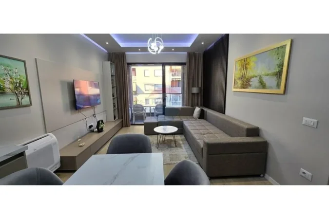 Tirane, jepet me qera apartament 1+1 , 95 m² 880 € (Komuna e Parisit)