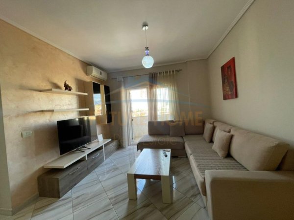 Tirane, jepet me qera apartament 2+1+Ballkon Kati 9, 95 m² 750 € 