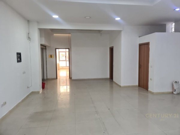 Tirane, jepet me qera zyre Kati 1, 130 m² 1.000 € (Rruga e Kavajes)