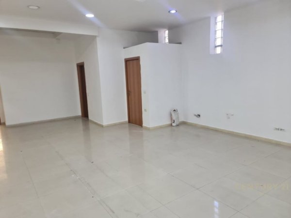 Tirane, jepet me qera zyre Kati 1, 130 m² 1.000 € (Rruga e Kavajes)