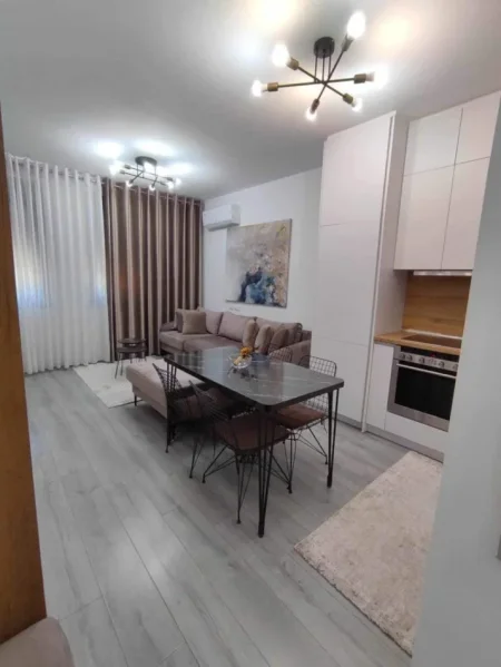 Tirane, jepet me qera apartament 1+1 Kati 1, 52 m² 450 € (Rruga Konferenca e Pezes)