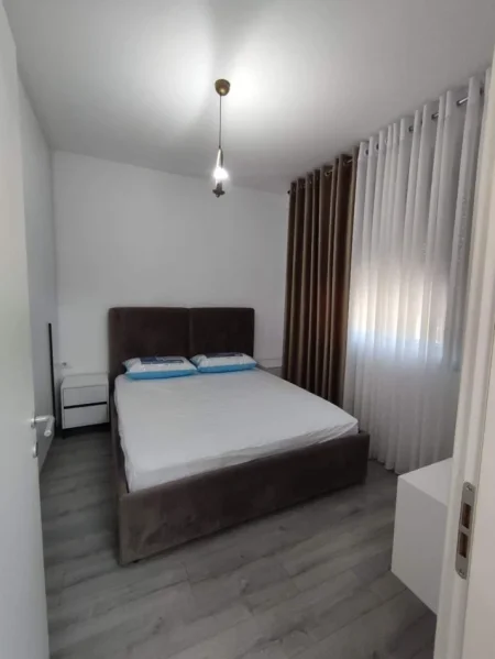 Tirane, jepet me qera apartament 1+1 Kati 1, 52 m² 450 € (Rruga Konferenca e Pezes)