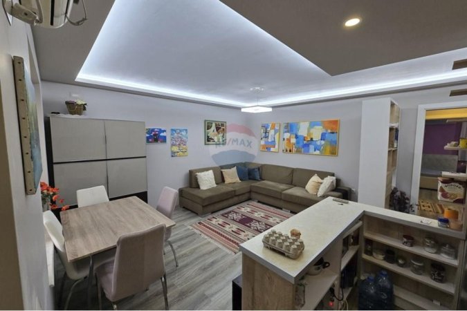 Tirane, jepet - Për Qira - Ambasada Amerikane, Tiranë2+1 Kati 3, 73 m² 600 €