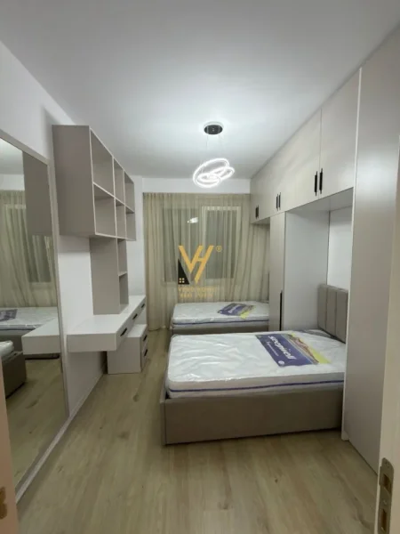 Tirane, jepet me qera apartament 2+1+Ballkon Kati 11, 120 m² 1.200 € (KOMUNA E PARISIT)