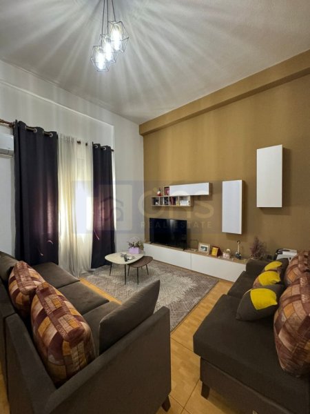 Tirane, jepet me qera apartament 1+1+Aneks+Ballkon Kati 1, 70 m² 550 € (Rruga e Dibres,Prane Vila Gold.)