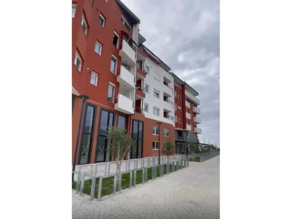 Tirane, shitet bar-kafe Kati 0, 195 m² 450.000 € (Fresku)