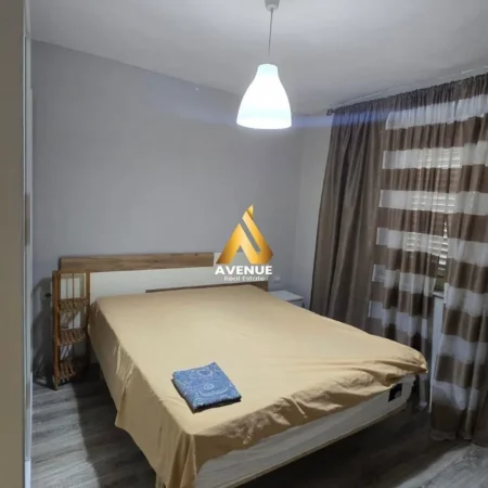 Tirane, jepet me qera apartament 2+1+Ballkon Kati 3, 90 m² 650 € (Rruga e Elbasanit)