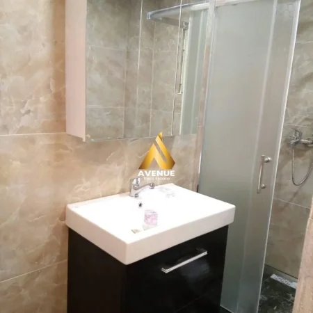 Tirane, jepet me qera apartament 2+1+Ballkon Kati 3, 90 m² 650 € (Rruga e Elbasanit)