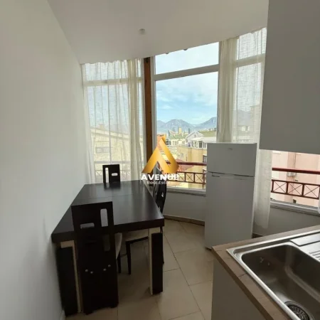 Tirane, jepet me qera apartament 1+1 Kati 6, 80 m² 550 € (Rruga Rrapo Hekali)