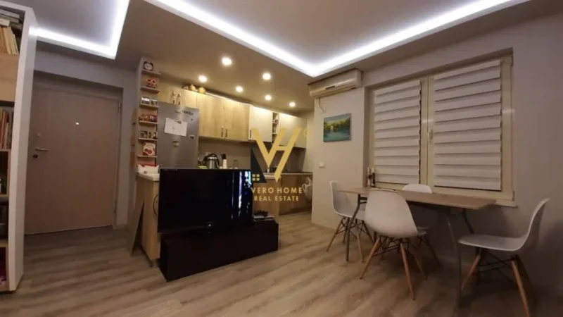 Tirane, jepet me qera apartament 2+1+Ballkon Kati 3, 73 m² 650 € (AMBASADA AMERIKANE)