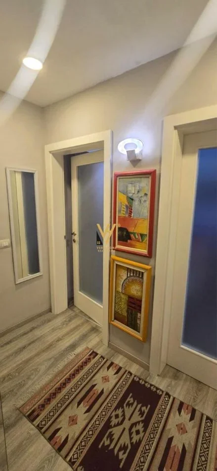 Tirane, jepet me qera apartament 2+1+Ballkon Kati 3, 73 m² 650 € (AMBASADA AMERIKANE)