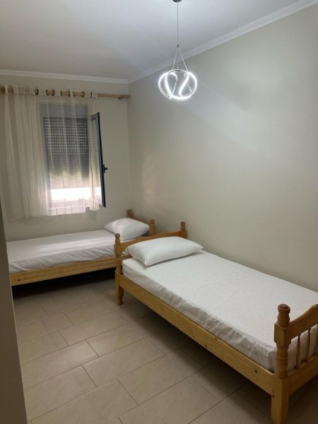 Tirane, jepet me qera apartament 2+1+Ballkon Kati 4, 85 m² 400 € 