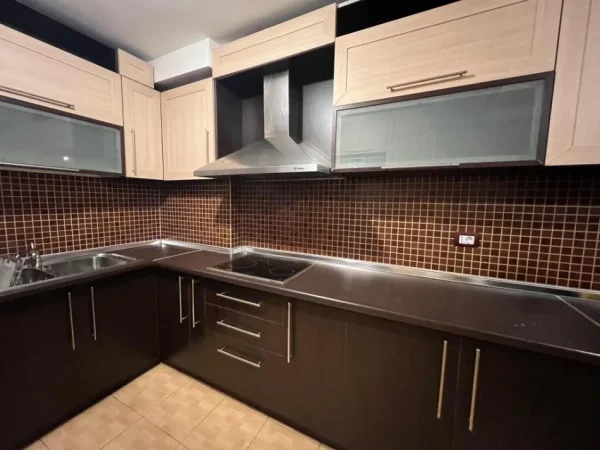 Tirane, shitet apartament 2+1+Ballkon Kati 2, 119 m² 158.000 €