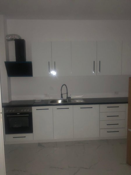 Tirane, shitet apartament 2+1 Kati 1, 90.200 € 