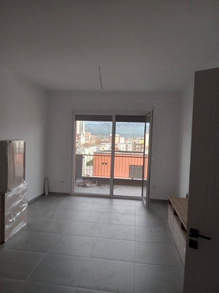 Tirane, jepet me qera apartament 1+1 Kati 6, 500 € 