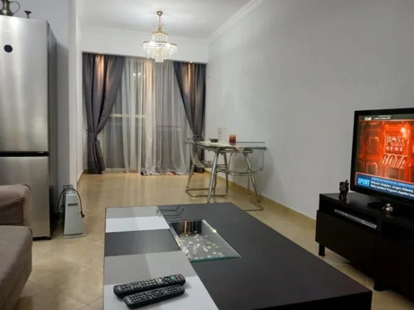 Tirane, jepet me qera apartament 2+1 Kati 2, 87 m² 500 € (fresku)