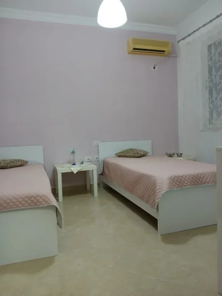 Tirane, jepet me qera apartament 2+1 Kati 2, 87 m² 500 € (fresku)