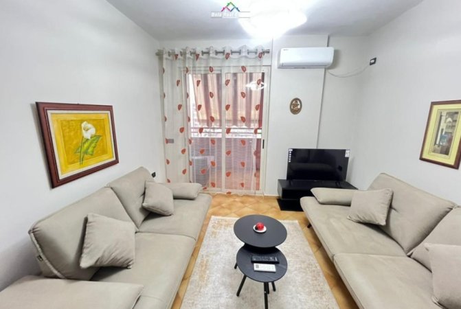 Tirane, jepet me qera apartament 1+1+Ballkon Kati 6, 65 m² 700 € (Rruga Sami Frasheri)