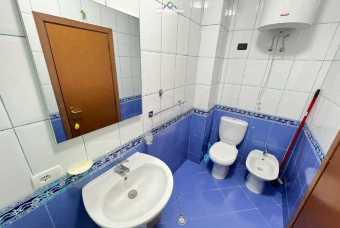 Tirane, jepet me qera apartament 1+1+Ballkon Kati 6, 65 m² 700 € (Rruga Sami Frasheri)