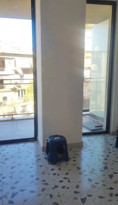 Tirane, jepet me qera apartament 1+1+Ballkon Kati 1, 62 m² 620 € 