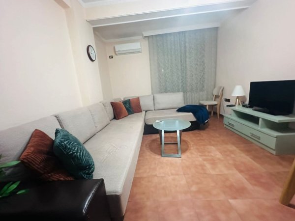 Tirane, jepet me qera apartament 1+1 Kati 2, 60 m² 500 € 