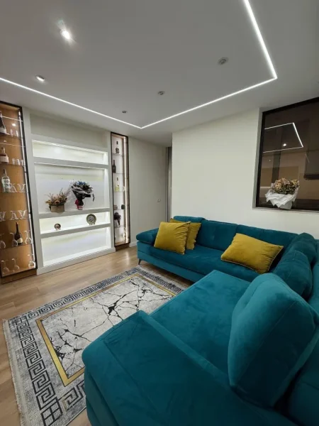 Tirane, jepet me qera apartament 2+1+Ballkon , (Ish Fusha e Aviacionit) 💶65.000 Leke/Muaj