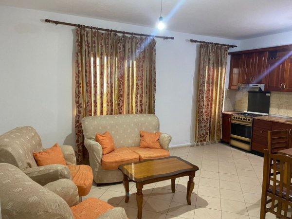 Tirane, jepet me qera shtepi 2+1+Ballkon Kati 0, 125 m² 380 € (ne rrugen Hysen Selmani Tirane.)