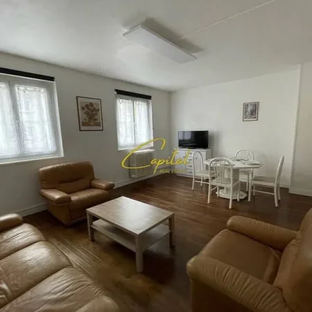 Tirane, jepet me qera apartament 1+1 Kati 3, 65 m² 450 € (YZBERISHT)