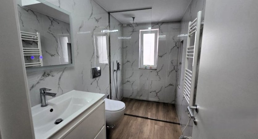 Tirane, jepet me qera apartament 2+1 Kati 3, 72 m² 850 € (MYSLYM SHYRI)
