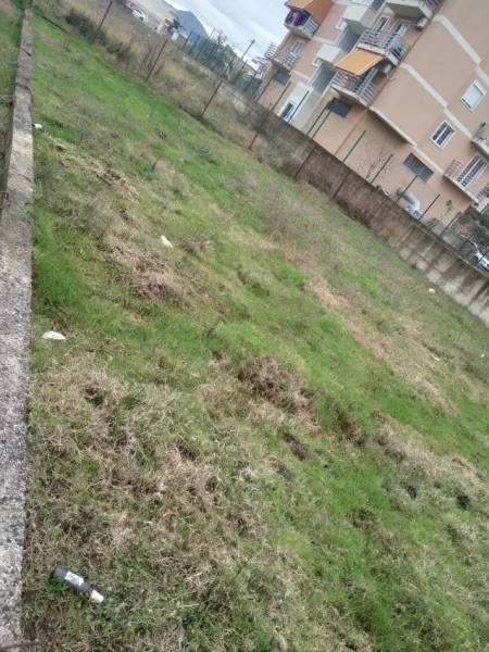 Tirane, shitet toke , 260 m² 