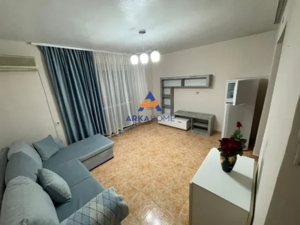 Tirane, jepet me qera apartament 2+1+Ballkon Kati 5, 80 m² 550 € 