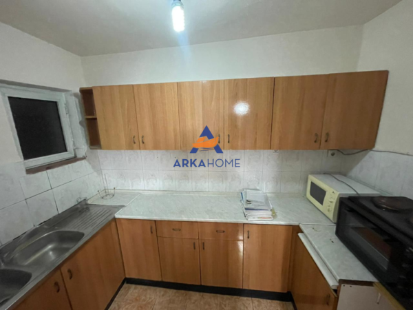Tirane, jepet me qera apartament 2+1+Ballkon Kati 5, 80 m² 550 € 