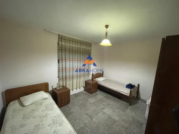 Tirane, jepet me qera apartament 2+1+Ballkon Kati 5, 80 m² 550 € 
