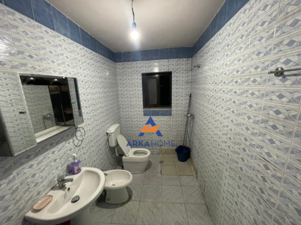 Tirane, jepet me qera apartament 2+1+Ballkon Kati 5, 80 m² 550 € 