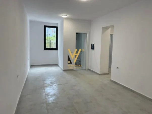 Tirane, jepet me qera zyre Kati 0, 70 m² 800 € (ISH EKSPOZITA)