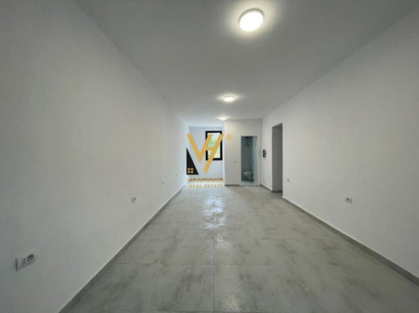 Tirane, jepet me qera zyre Kati 0, 70 m² 800 € (ISH EKSPOZITA)