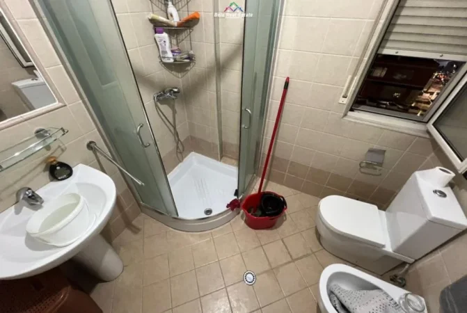 Tirane, jepet me qera apartament 1+1+Ballkon Kati 5, 70 m² 600 € (Delijorgji)