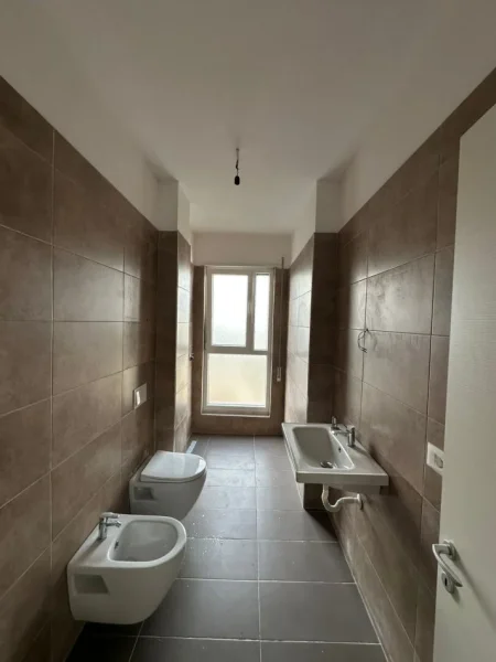 Tirane, jepet me qera apartament 1+1 Kati 8, 70 m² 500 € (Don Bosko)