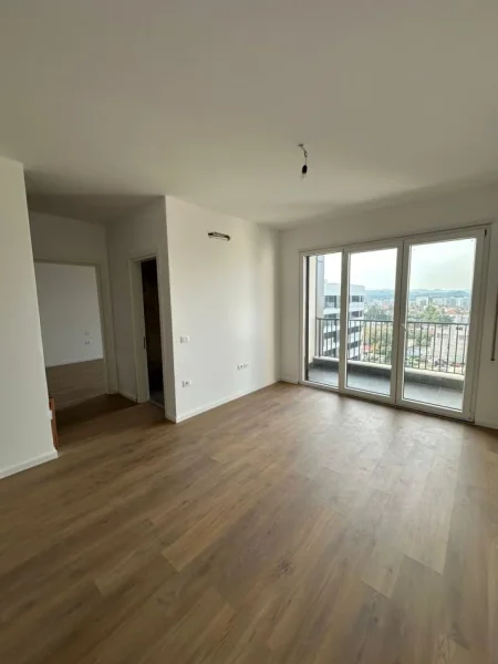 Tirane, jepet me qera apartament 1+1 Kati 8, 70 m² 500 € (Don Bosko)