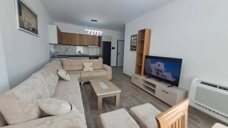 Tirane, jepet me qera apartament 1+1 Kati 8, 70 m² 400 € (kamez)