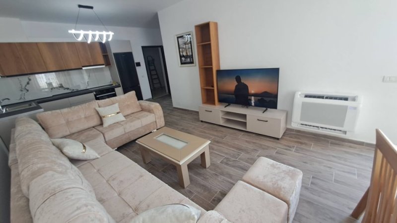 Tirane, jepet me qera apartament 1+1 Kati 8, 70 m² 400 € (kamez)