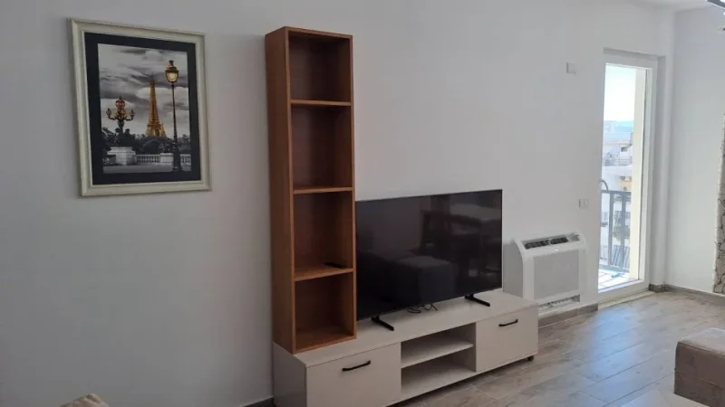 Tirane, jepet me qera apartament 1+1 Kati 8, 70 m² 400 € (kamez)