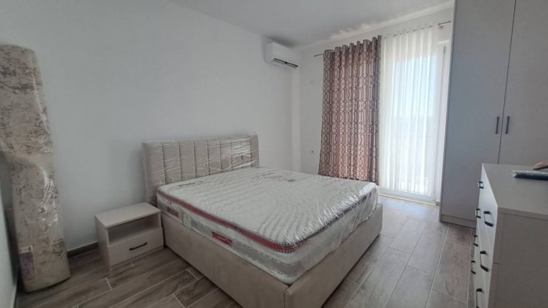 Tirane, jepet me qera apartament 1+1 Kati 8, 70 m² 400 € (kamez)