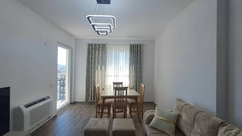 Tirane, jepet me qera apartament 1+1 Kati 8, 70 m² 400 € (kamez)