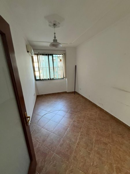 SHITET APARTAMENT  4+1+2 350.000 € (ISH EKSPOZITA)