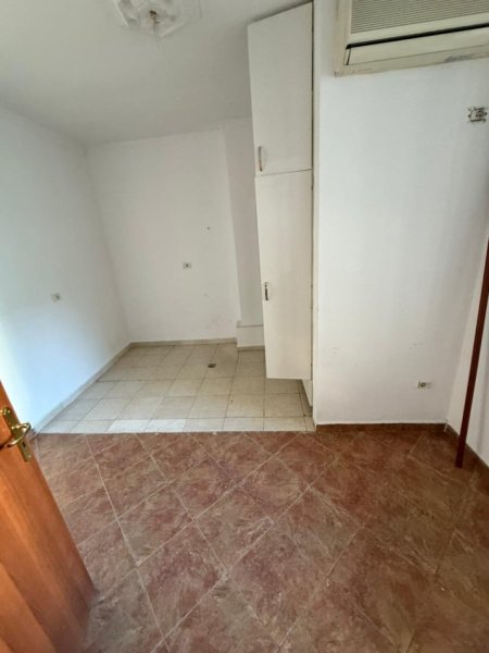 SHITET APARTAMENT  4+1+2 350.000 € (ISH EKSPOZITA)
