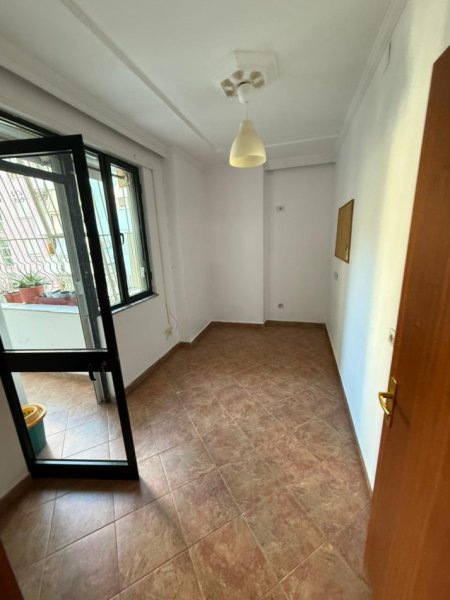 SHITET APARTAMENT  4+1+2 350.000 € (ISH EKSPOZITA)
