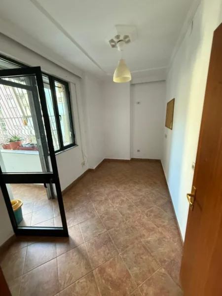SHITET APARTAMENT  4+1+2 350.000 € (ISH EKSPOZITA)
