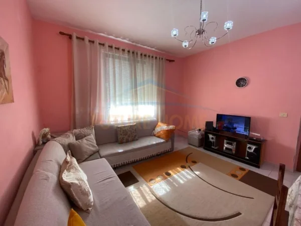 Tirane, jepet me qera apartament 2+1+Ballkon Kati 5, 100 m² 550 € (Ali Demi)