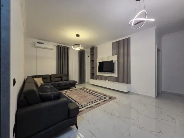 Tirane, jepet me qera apartament 2+1+post parkimi Kati 2, 100 m² 600 € (Restorant Fresku)